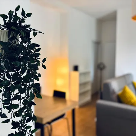 Apartment Borgoluce Spacious Apt - Free Parking - Near Airport & Center