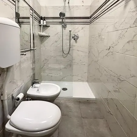 Apartment Borgoluce -free Parking- Near Center & Airport *