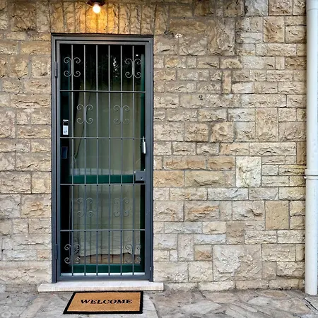 Apartment Borgoluce Spacious Apt - Free Parking - Near Airport & Center